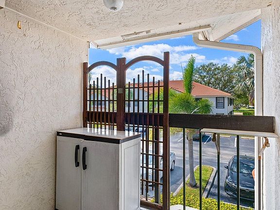 4th image of 9704 Sills Drive E #202