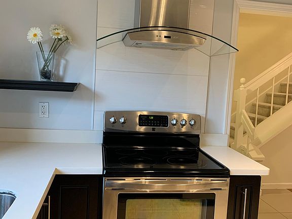 5th image of 880 Carina Ln