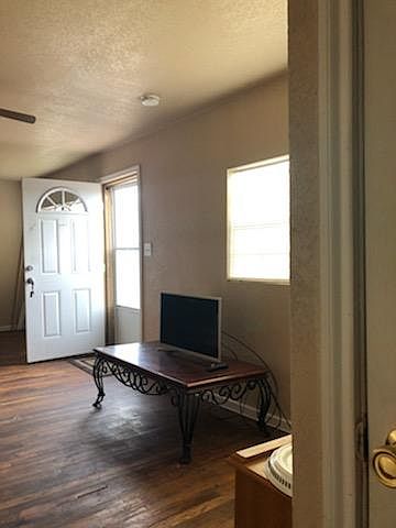 2nd image of 706 S Hackberry St
