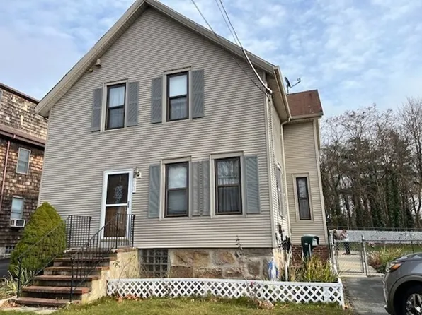906 Belleville Ave, New Bedford, MA 02745