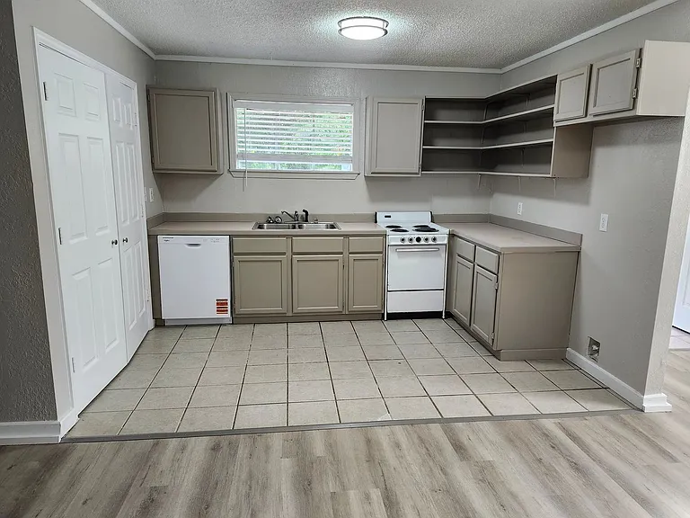 207 N 4th St #3 — Photo 1