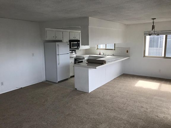 5th image of 756 Manhattan Beach Blvd #B