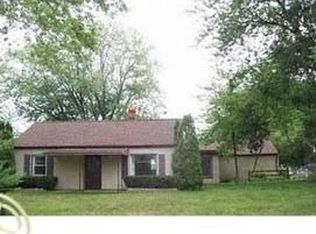 1373 Beachland Blvd, Waterford, MI 48328