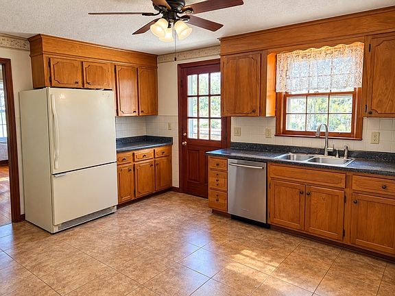 3rd image of 1 Cutler Rd