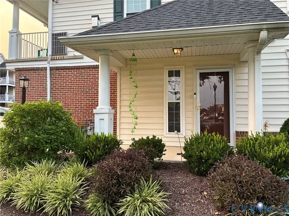 43134 Watercrest Sq Unit 205, Chantilly, VA 20152