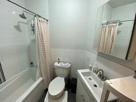 Rented by Mdays Realty | media 33