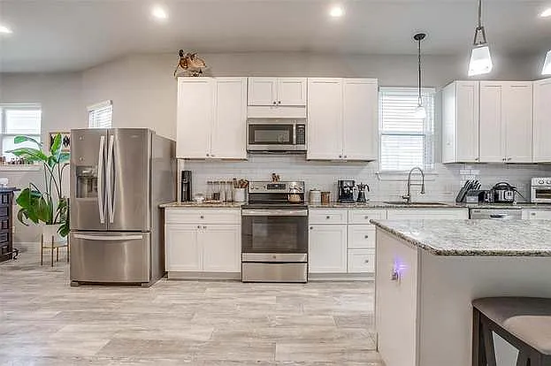2905 S Jennings Ave — Photo 18