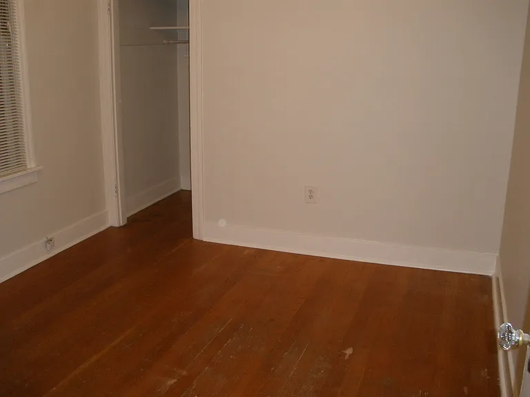 316 NE Longwood Pl — Photo 6