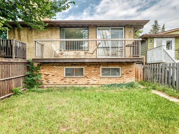 5126 SW Bowness Rd NW, Calgary, AB T3B 0C2