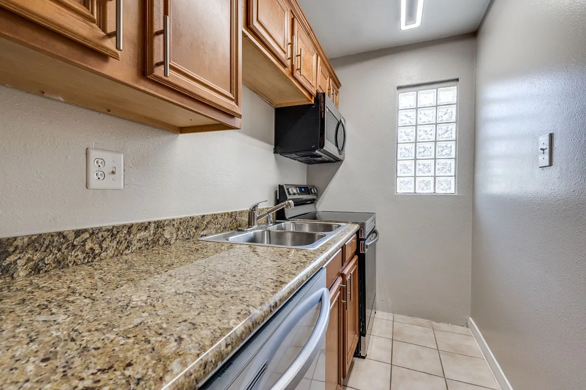 Building Photo - 4915 Reiger Ave
