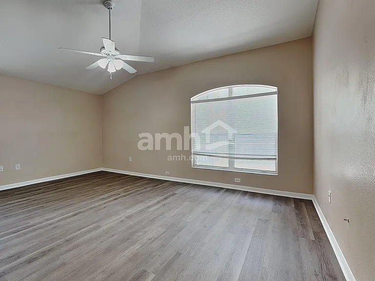 25008 Hyde Park Blvd — Photo 8