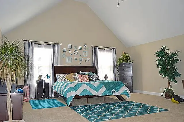 1033 Henry Place Blvd — Photo 3