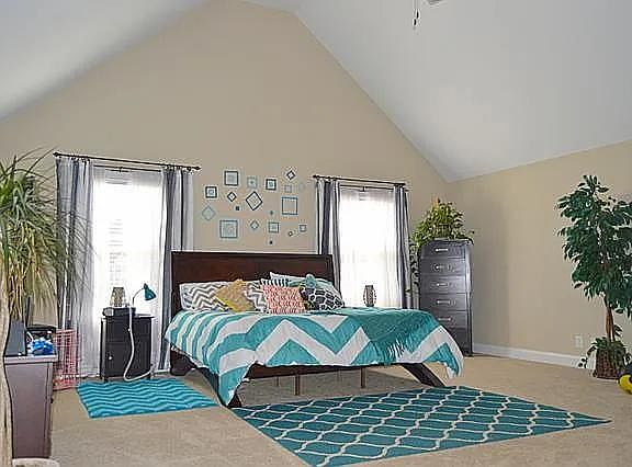 3rd image of 1033 Henry Place Blvd