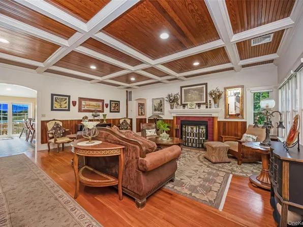 14 Danes Street, Blue Point, NY 11715