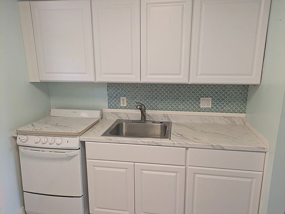 4th image of 1403 Seaway Dr #B
