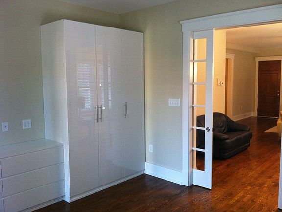 4th image of 105 E Oak St