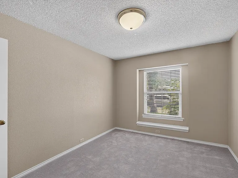 1207 Mistywood Ln — Photo 23