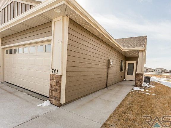 4th image of 741 E El Dorado Ct