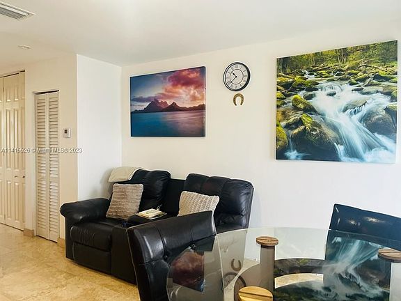 4th image of 524 Washington Ave APT 304