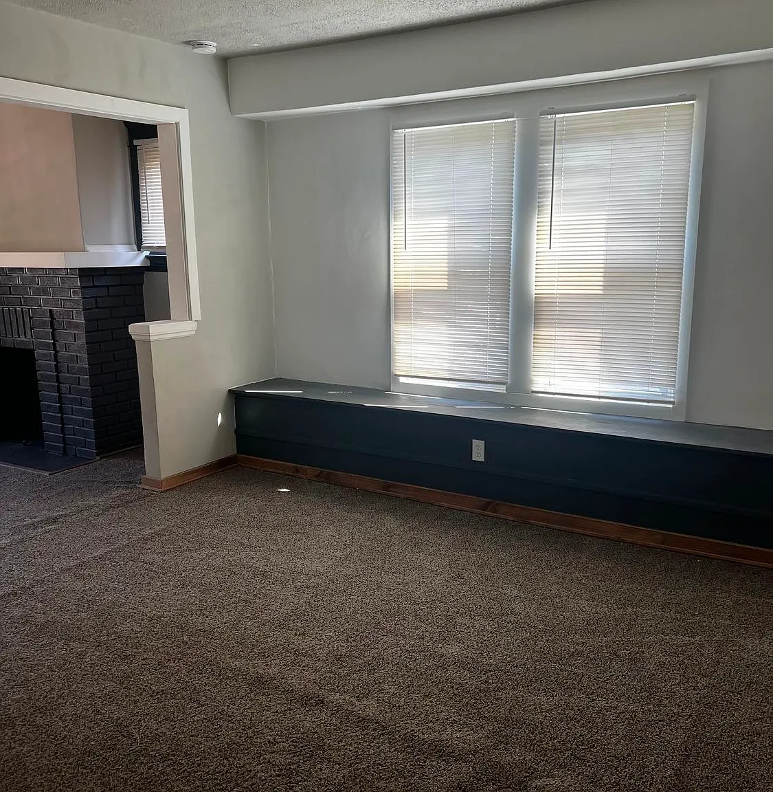 2 bed, 1.0 bath, 2749 sqft, $1,200 — Photo 3