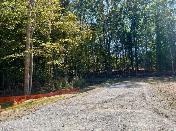 5333 Ridgewood Hills Dr, Williamsburg, VA 23188