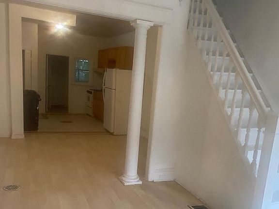 3rd image of 124 N Lindenwood St