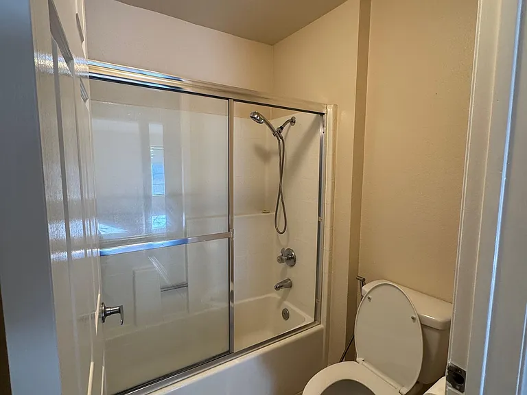 5510 Owensmouth Ave #202 — Photo 9