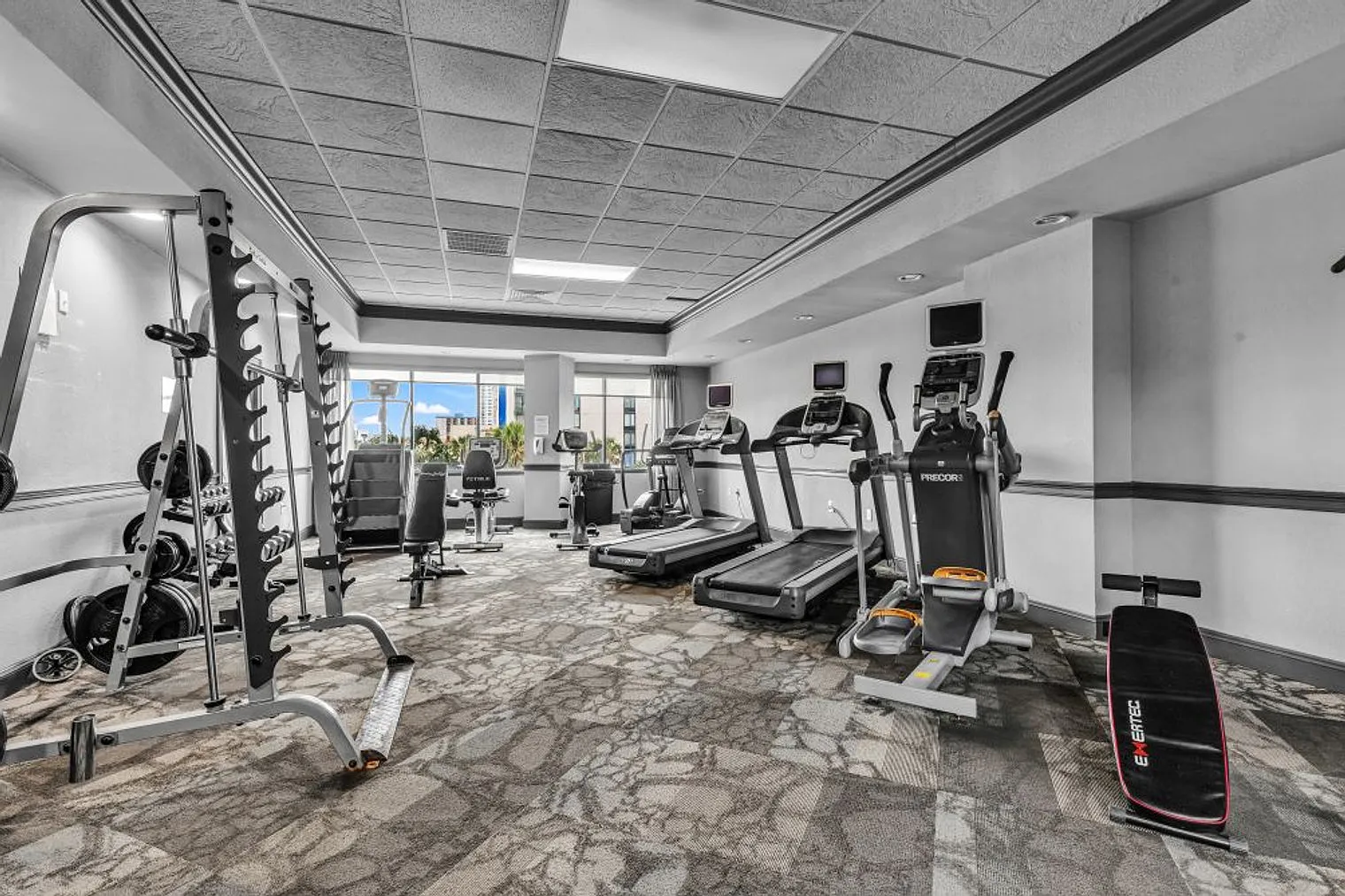 2 bed, 2.0 bath, 818 sqft, $3,710 — Photo 3
