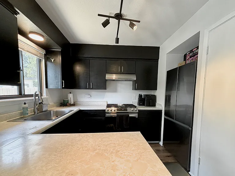 2107 Falcon Hill Dr — Photo 8