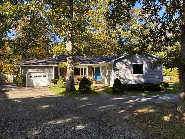 3 bed, 2.5 bath, 1900 sqft, $3,000 — Photo 1