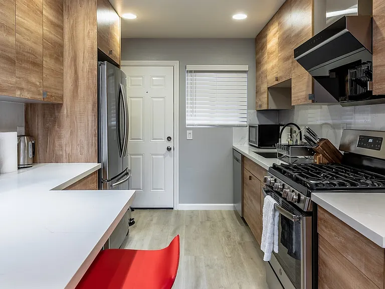 179 Fair Oaks Ave — Photo 24