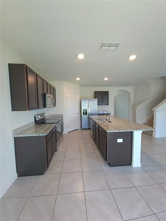 5 bed, 3.0 bath, 2696 sqft, $2,650 — Photo 4