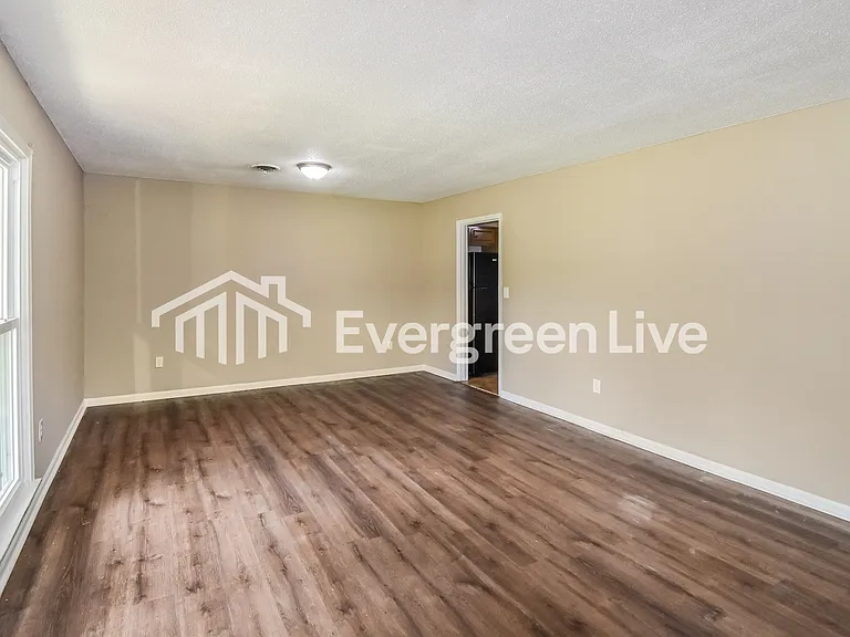 2124 Cottingham Dr — Photo 8