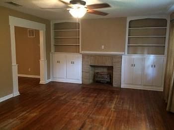 3rd image of 975 W Lee St
