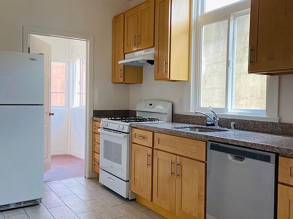 4th image of 546 Clement St APT B