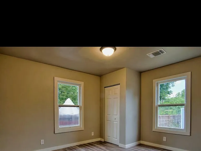 3554 W Woodlawn Ave — Photo 4