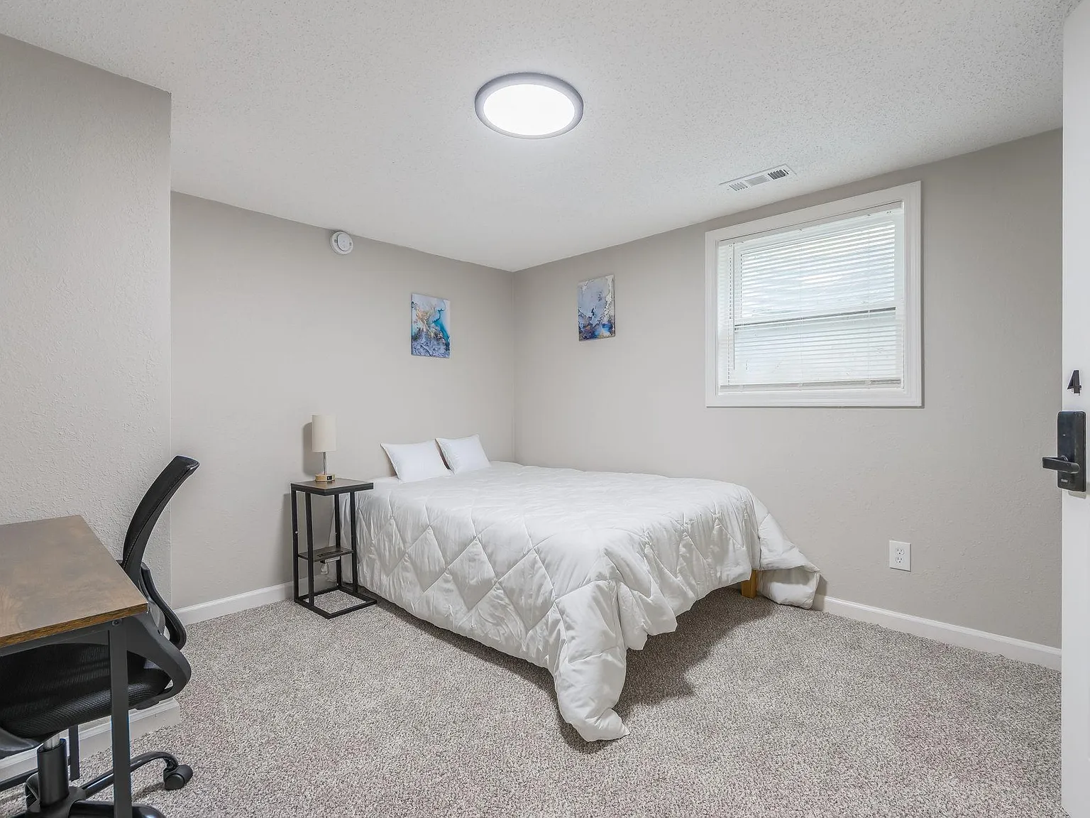 4 bed, 2.0 bath, 2000 sqft, $685 — Photo 1