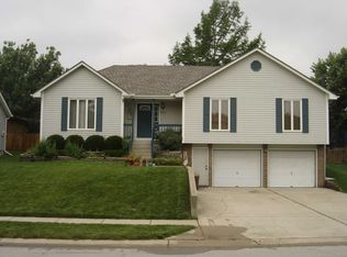 504 NE Bristol Dr, Lees Summit, MO 64086