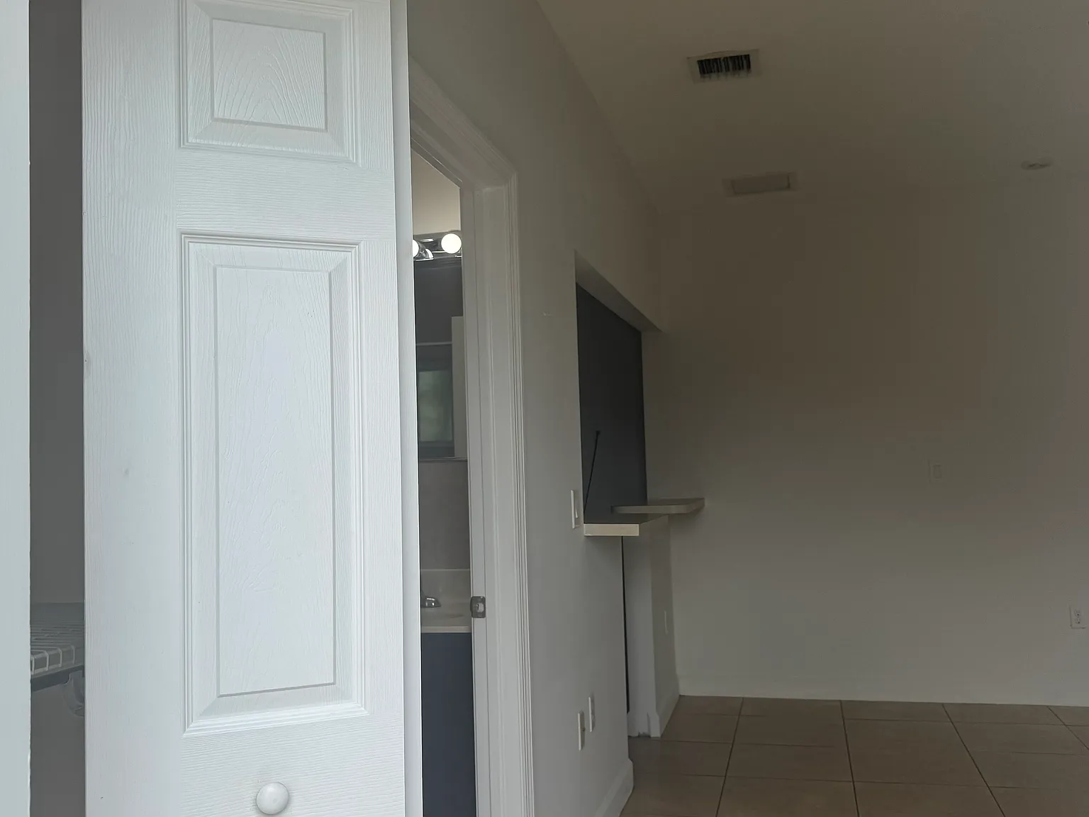 Studio, 400 sqft, $1,200 — Photo 4