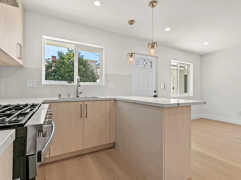 1133 N Maryland Ave #B — Photo 7