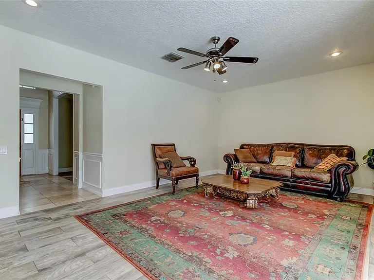 9401 Woodbay Dr — Photo 25