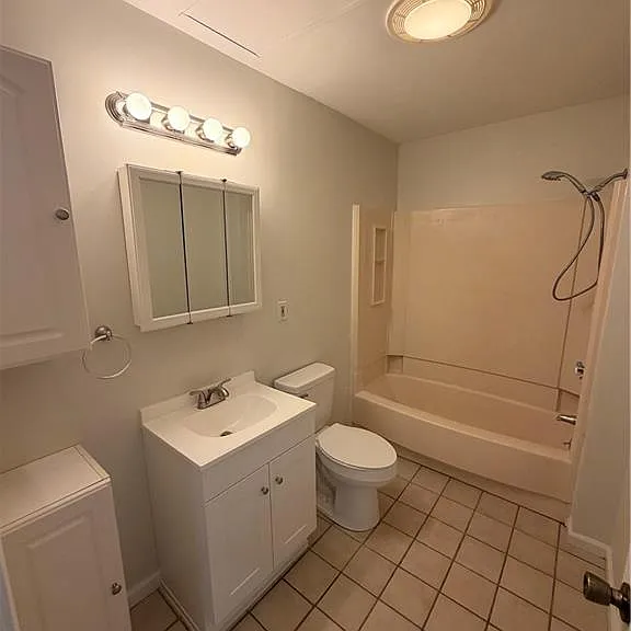71 Hamlet Ave #1R — Photo 8