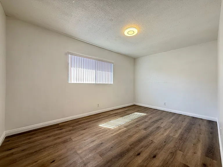 5152 San Bernardino St #B — Photo 8