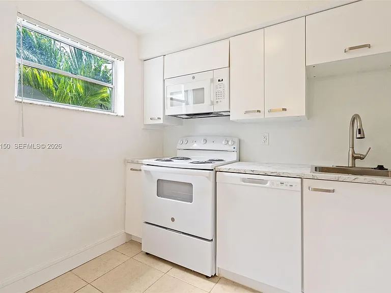 4215 N University Dr #305 — Photo 5