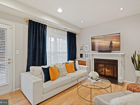3rd image of 2919A S Woodley St #1