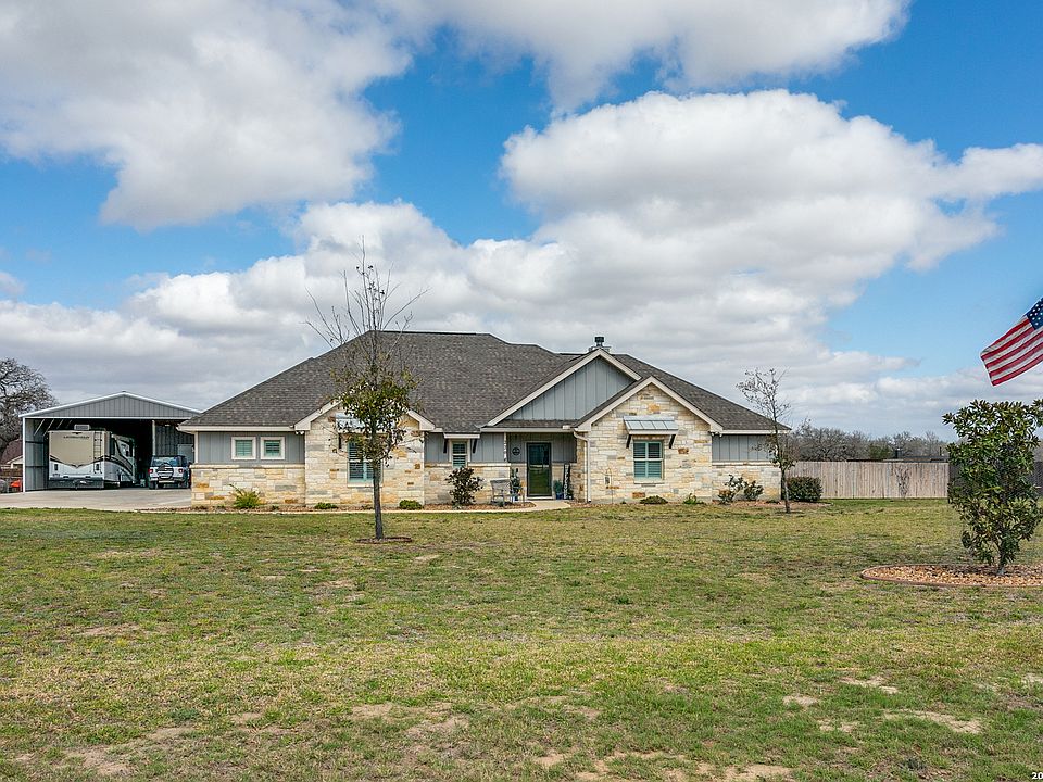 1st image of 220 Cibolo Ridge