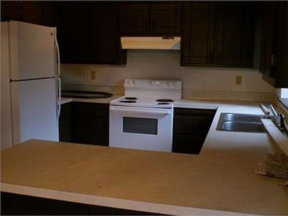 5th image of 660 SW Harrier Cir APT 4