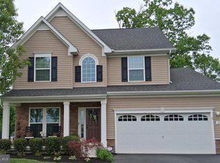 48 Trout River Ter, Falling Waters, WV 25419