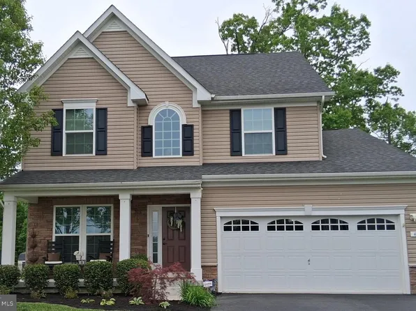 48 Trout River Ter, Falling Waters, WV 25419