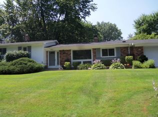 7094 Stonebrook Rd, West Bloomfield, MI 48322